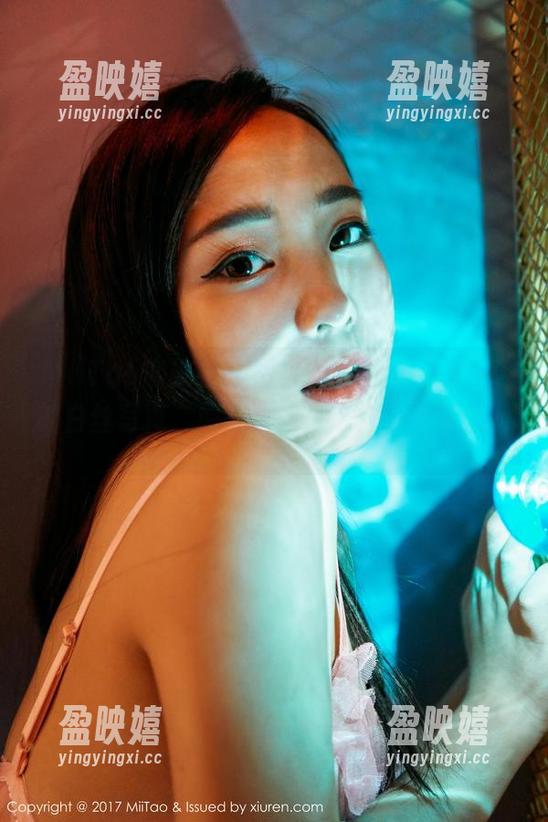 MiiTao蜜桃社 - 再来一张雪梨sherry的白丝写真，原来诱惑是这样悄悄蔓延的。