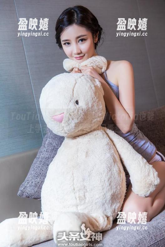 TouTiao头条女神-果儿Victoria TouTiao头条女神 - 果儿Victoria也要上学去!原图让你找回青葱岁月