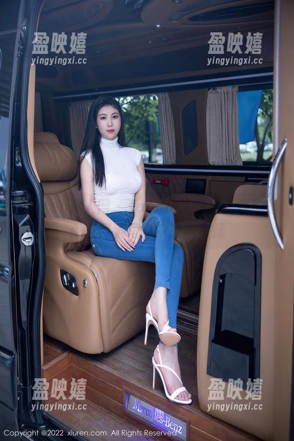 Xiuren秀人网 - sophie余冰的红裙物语：在高清写真中轻舞飞扬