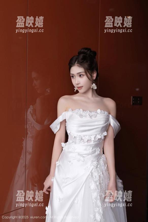 Xiuren秀人网-顾乔楠Cora Xiuren秀人网 - 看顽皮的顾乔楠Cora如何驾驭套装:写真里的别样风情!