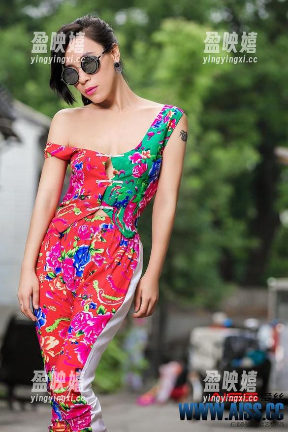 aiss-欣杨 aiss - 欣杨的体操服图片:一秒钟变身体操女神,我的心脏快跟不上了!
