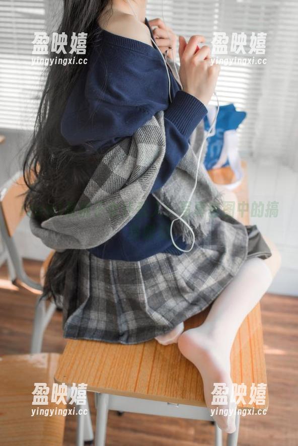 izumi泉桃子 izumi泉桃子女仆乱入:写真套图中的搞怪时刻