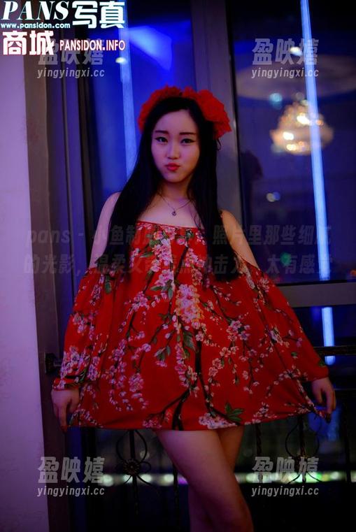 pans-小鱼 pans - 小鱼制服写真:照片里那些细腻的光影,温柔又带着点冲击力,太有感觉了!