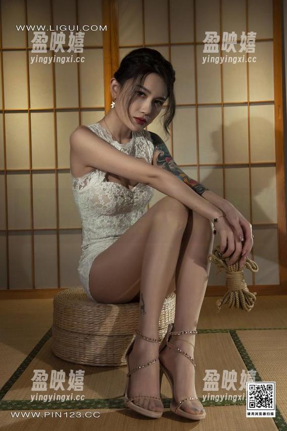 丽柜-露露 丽柜 - 看露露的裸足高清写真集,突然感到自己没穿袜子真是个错误!