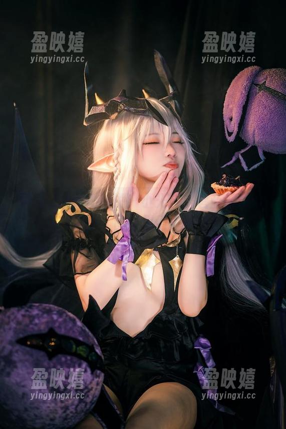 伊喵_Master说：小光辉的碧蓝航线cos太强，图包里值得一看！