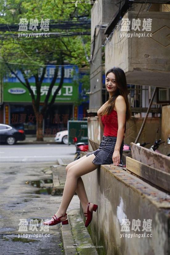 初夏女神 - 高清！双双女友系列，瞬间抓住我的注意力，想看更多！