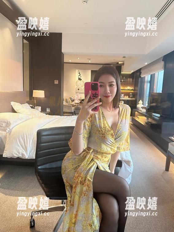 果儿Victoria 微密圈 - 果儿Victoria的黑丝连体包臀照,不小心点开,图片炸裂,我的眼睛受不了!