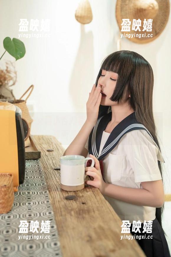 爆机少女喵小吉 爆机少女喵小吉的套装设计,图包里的每幅画视线都在游走