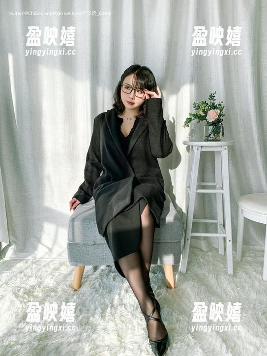 皮皮奶可可爱了啦修女的高清写真：灵魂的调皮时刻