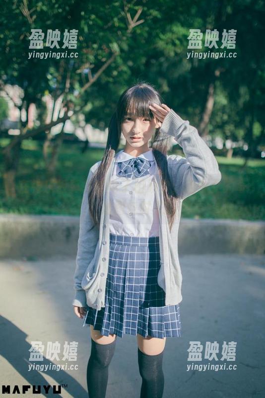在神乐坂真冬的电子相册中，猫少女的奇妙图包时光
