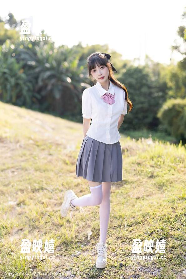 秀人网 - 小逗逗白丝：为什么这高清写真集让我反复回味？