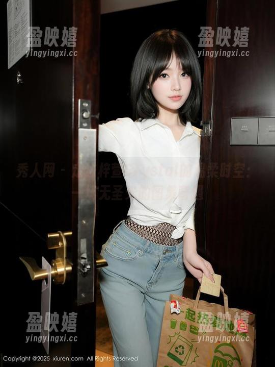 秀人网 - 走进梓萱Crystal的温柔时空：一场无圣光的图集奇遇
