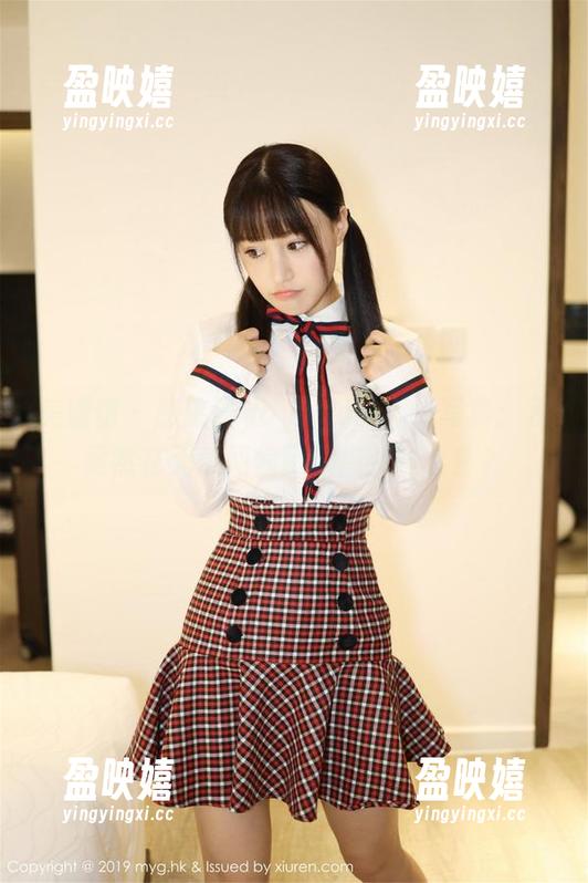 美媛馆 - 悠悠酱yoyoyo的玉体写真：我竟然在无意间偷瞄了点儿什么！？