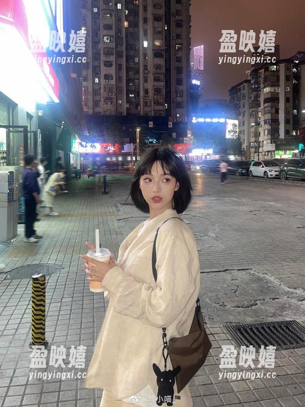 原图大公开：舞小喵的泳衣图集，潜水也想浮上来搭个讪！