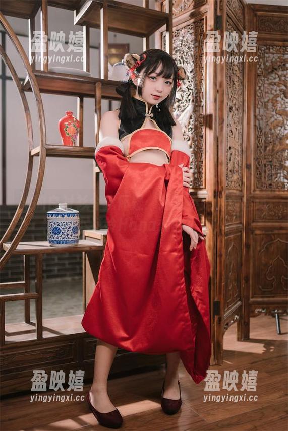 她的白衬衫令我怀疑：我是不是也该尝试一下花铃Hana式的写真？