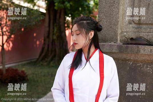 蜜桃社 - 在工作与摄影之间：李颖诗办公室写真全集，解锁生活的另一面！