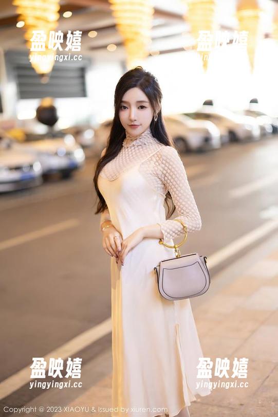 语画界 - 杨晨晨的美楼梯，搭配她的美足，哇哦，太绝了！