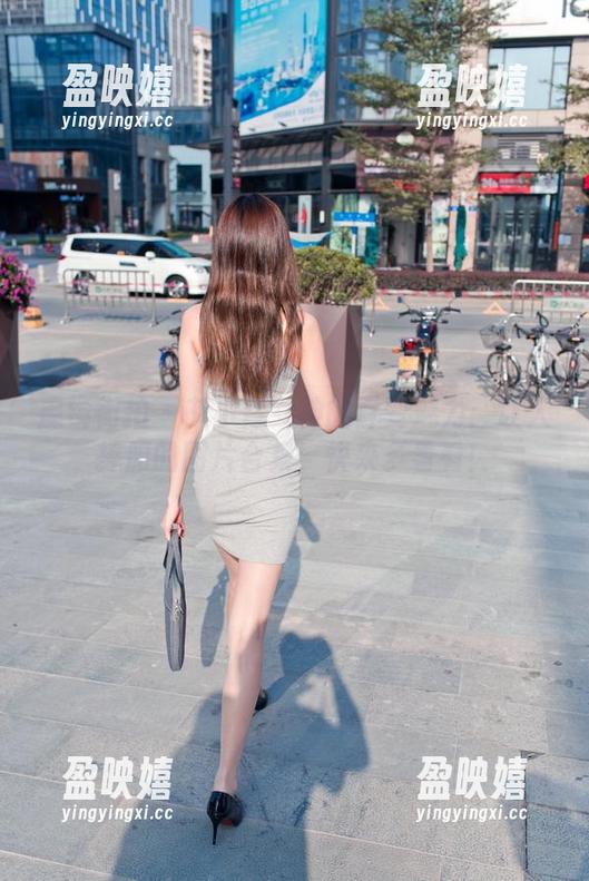 魔镜街拍 - 艾小青女神的百变魅力：让人捧腹的图片合集，快来多看看！