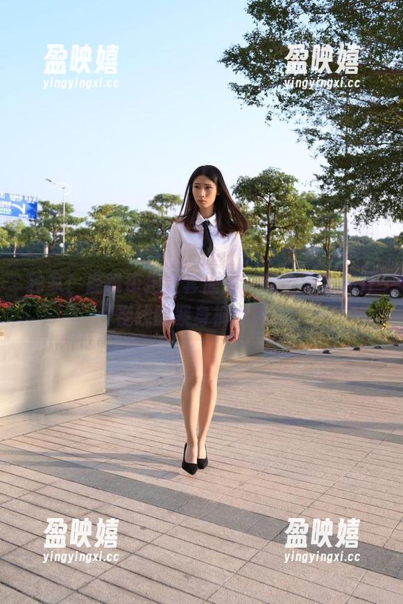 独家！魔镜街拍全套原图，完全不想移开视线的紧身裤女神。